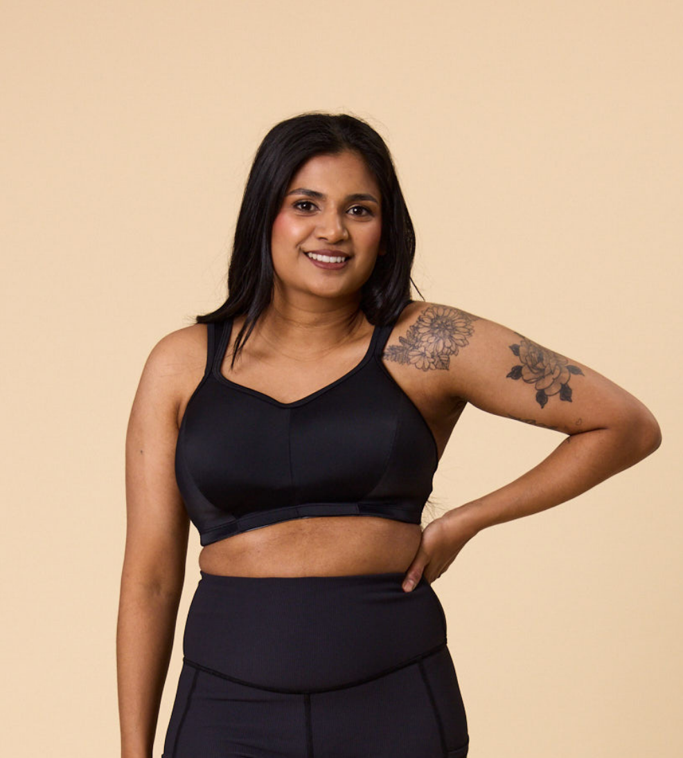 a mother wears a black wireless high impact sports bra in pregnancy