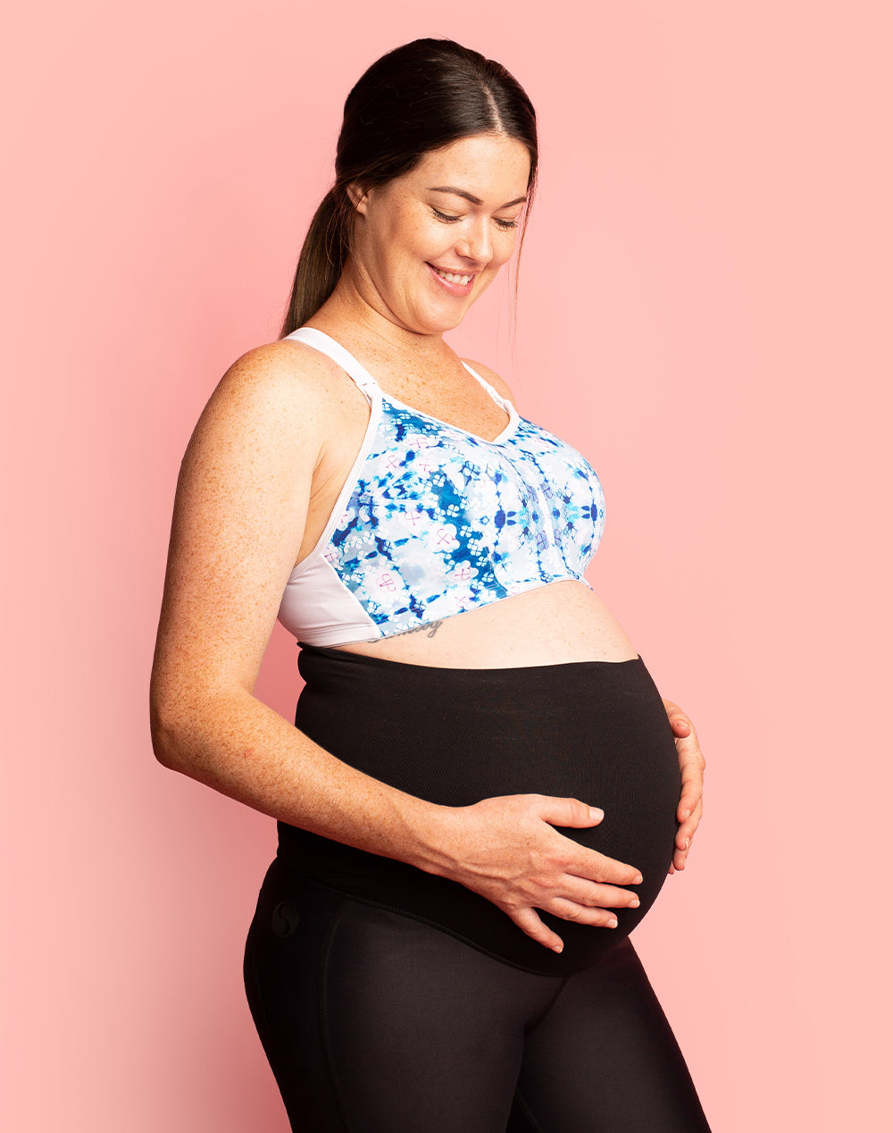 Pregnant mother wearing maternity sportswear